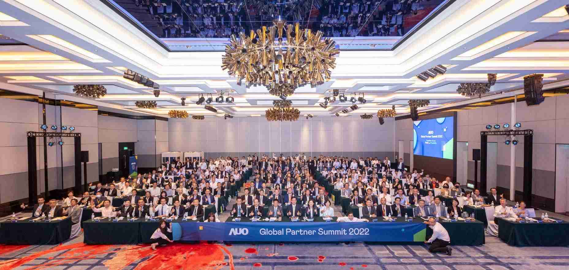 友達推動「安心、、、、創新、、、、用心、、、同心、、、、盡心」五星職旅，，，，為菲籍員工打造全方位照護，，首度贏得「人權實踐與發展領袖獎」殊榮