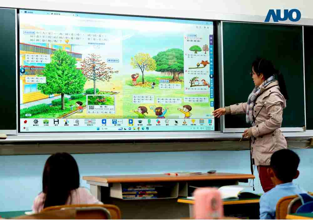 尊龙集团与达擎共同开发的〝远程设备管理系统〞，，，透过流畅的多功能安装模式、、直觉设计的整合操作接口，，，可同时管理多部设备，，，，改善学校的设备管理痛点