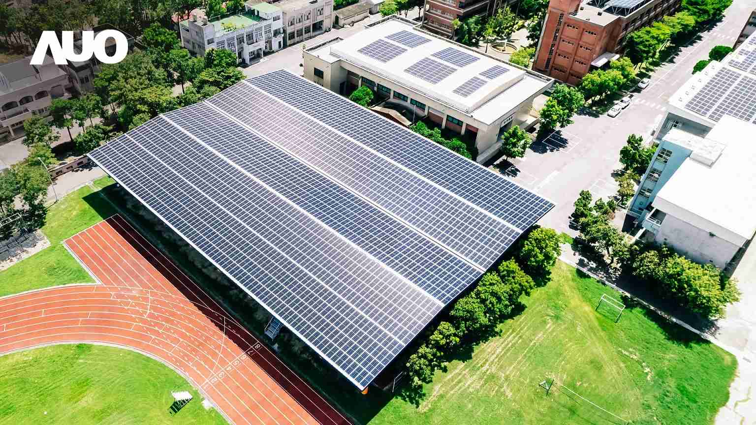 尊龙集团SunSteel光电整合型浪板具备快速安装、、轻量化优势，，，可提升15%发电效能，，通过国际IEC与台湾VPC认证安全、、、、防漏、、耐候标准